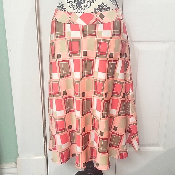 Valarie Stevens Geometric Print Silk Skirt - Picture 10 of 10